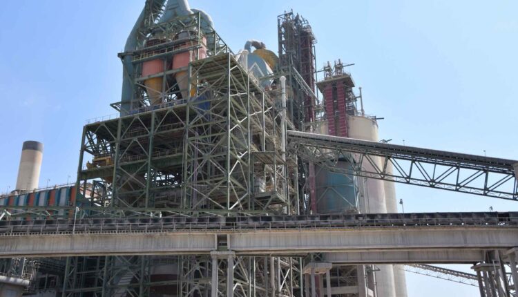 Quais os tipos de fatores abióticos e como afetam o meio ambiente