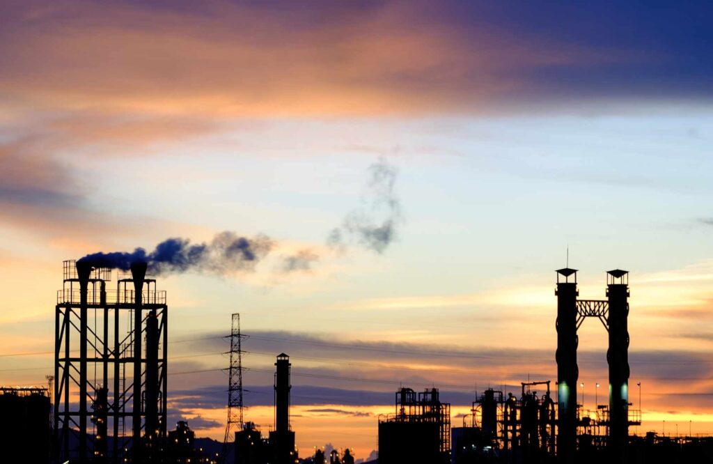 Qual é a história da indústria petrolífera e como ela surgiu